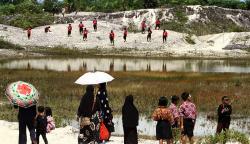 Rusak Sejak 1990, Lahan Bekas Tambang Emas Ditanam Pohon Secara Masif