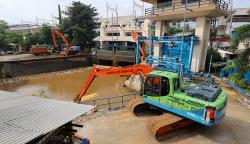 Memantau Aktivitas Pintu Air Manggarai