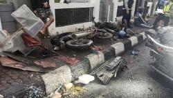 Ditabrak Mobil, Dagangan Tukang Bubur di Bekasi Hancur