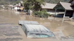 Mobil Satgas Bencana UNS Solo Tertimbun Lahar Gunung Semeru, Begini Ceritanya 