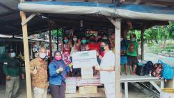 Tingkatkan Literasi Anak, MNC Peduli Salurkan Buku di TBM Rangkah Surabaya 