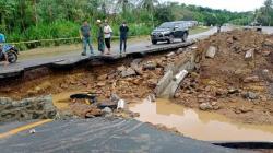 Jalan Bypass BIL Ruas Mandalika-Awang Rusak Parah, Diduga Dibongkar Warga 