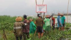 Puluhan Warga Protes Pemasangan Badan Air dan Sempadan Rawa Pening<