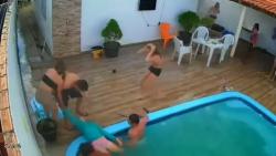 Mendebarkan, Bocah Ini Nyaris Tewas setelah Rambut Tersangkut Mesin Filter Kolam