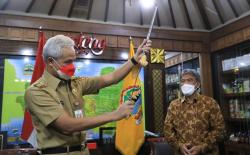 Ganjar Dapat Keris Luk 9 dari Tokoh Budaya Solo, Ini Filosofinya