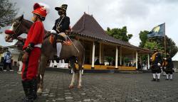 Melihat Prosesi Pergantian Pasukan Rakyat Malioboro