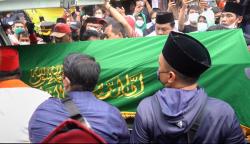 Suasana Kedatangan Jenazah Haji Lulung Di Rumah Duka