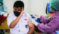 Ekspresi Anak Usia 6-11 Tahun Disuntik Vaksin Covid-19