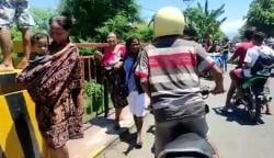 Panik Gempa Magnitudo 7,5 Guncang Larantuka, Warga Berhamburan ke Jalan