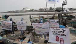 KNTI Gelar Parade Perahu Nelayan Tradisional di Perairan Tambak Lorok Semarang
