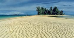 Mengintip Pesona Pulau Kecil di Morotai, Eksotis dan Bersejarah