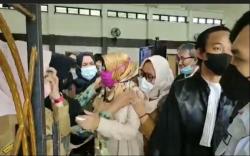 Korupsi Dana BOS, Mantan Kepala SMA Negeri 13 Palembang Menangis Divonis 18 Bulan Penjara