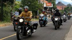 Gagahnya Pangdam Siliwangi Naik Moge Safari Vaksinasi di Pelosok Jawa Barat<