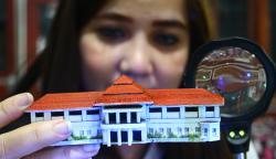 Kerajinan Miniatur Bangunan dari Limbah Mebel