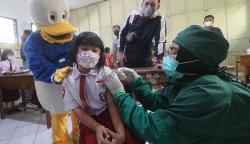 Anak Usia 6-11 Tahun di Jawa Timur Mulai Disuntik Vaksin Covid-19