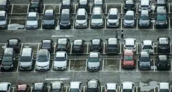 Mobil Parkir Tanpa Garasi, Ini Harus Diperhatikan agar Kendaraan Tak Rusak dan Aman