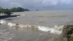 Peringatan Dini BMKG, Waspada Gelombang Laut 3,5 Meter di Bintan