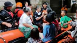 Warga yang Terjebak Banjir di Gunung Sitoli Dievakuasi Personel Basarnas