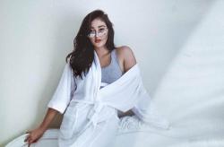 10 Potret Seksi Ranty Maria, Berbalut Gaun Mewah hingga Gaya Kasual saat Liburan