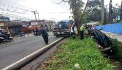 Sedan Masuk Parit Sedalam 4 Meter di Cianjur, Sopir dan Penumpang Luka-Luka