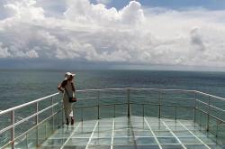 Teras Kaca Pantai Nguluran, Tawarkan Keindahan Alam dengan Spot Foto yang Instagramable