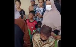 Viral Anak Tinggalkan Ayah Ibu Lansia di Jalanan gegara Salah Paham, Warga Emosi
