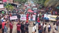 Kesal Jalan Rusak Tak Diperbaiki, Warga Pamanukan Subang Sentil Ridwan Kamil