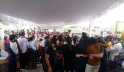 Tangis Pecah Sambut Kedatangan Jenazah Frans Lebu Raya di Kupang
