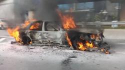 Mobil Mercy Ludes Terbakar di Jalan Tol Cisumdawu Sumedang, 1 Keluarga Selamat<