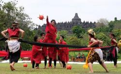 Mahasiswa ISI Kolaborasi dengan Anak Pelaku Wisata Pentas Kolosal di Borobudur