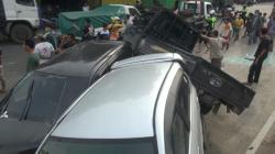 Kecelakaan Beruntun di Jalan RE Martadinata, Truk Tronton Tabrak Tujuh Mobil