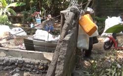 Kisah Pilu Nenek Korban Banjir Selamatkan Barang Rongsokan untuk Beli Sepeda Cucu<