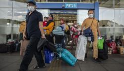 Suasana Terminal Pulo Gebang Ramai Penumpang Mudik Natal dan Tahun Baru