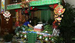 Minyak Goreng hingga Beras Jadi Hiasan Natal