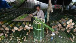 Penjualan Bambu untuk Nasi Jaha Jelang Natal