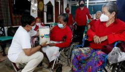 MNC Peduli Berbagi Kebahagiaan di Rumah Jompo Kasih Sayang Bekasi