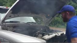 Kap Mesin Mobil Mengeluarkan Asap Jangan Panik, Ini yang Harus Anda Lakukan