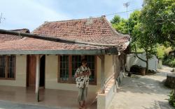 Indahnya Toleransi, Suami Istri Ini Rayakan Natal di Kampung Mayoritas Umat Islam<