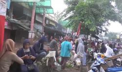 Pasar Kroya Cilacap Terbakar, Ratusan Pedagang Gelar Dagangan di Trotoar