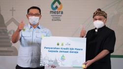 Sambut Natal, Ridwan Kamil Bagikan Kredit Mesra untuk Jemaat Gereja