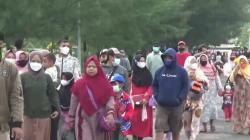  Libur Natal, Ribuan Pengunjung Padati Pantai Alam Indah Tegal 