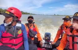  Asyik Bermain di Pinggir Sungai, Bocah 12 Tahun Hilang Tenggelam Terbawa Arus<