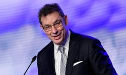 Kalahkah Elon Musk, Bos Pfizer Terpilih Jadi CEO of the Year