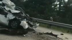 Toyota Calya Ringsek Kecelakaan di Tol Jagorawi, Korban Dievakuasi ke RS