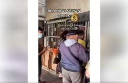 Toko Obat Viral, Beli Obat Seharga Jutaan dari Balik Pagar Besi