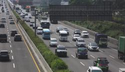 Cegah Kemacetan di Tol, Polri Terapkan Contra Flow hingga One Way saat Mudik Lebaran 2022<