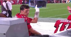 Tom Brady Hancurkan Microsoft Surface, NFL Peringatkan agar Tak Diulangi