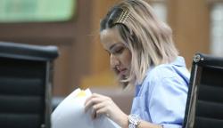 Foto Nia Ramadhani Bacakan Pembelaan Kasus Penyalahgunaan Narkoba