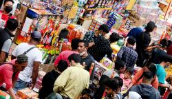 Berburu Kembang Api di Pasar Asemka