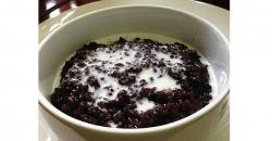 Cara Membuat Bubur Ketan Hitam Saus Santan, Gurih Menggugah Selera